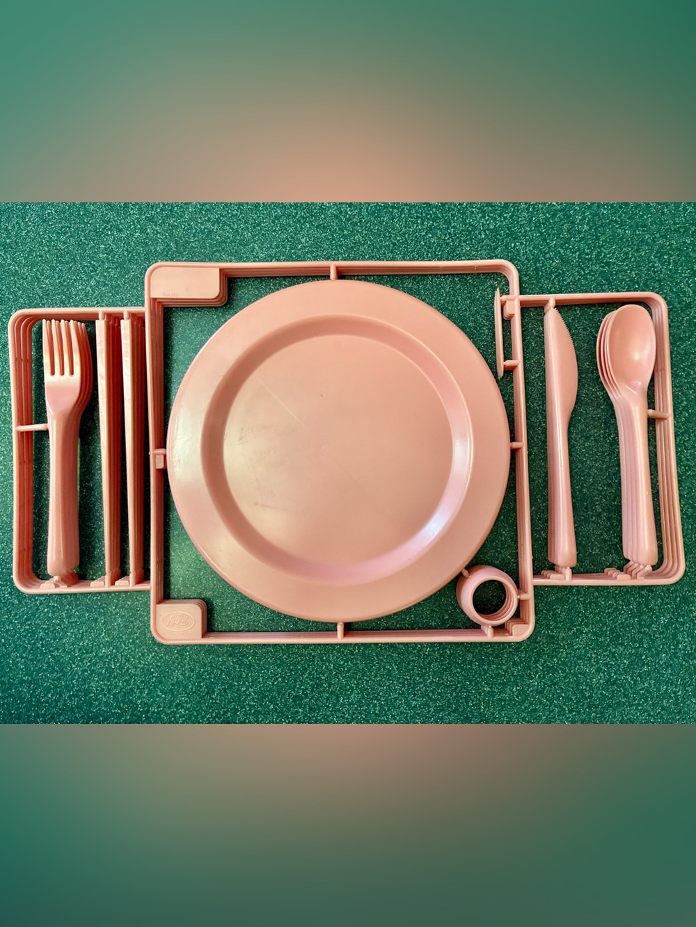 Vintage “Snap-A-Party" 4 Person Dinner / Picnic Plate Set
